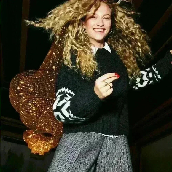 Reitmans fringe  knit sweater 🖤 - Picture 3 of 7